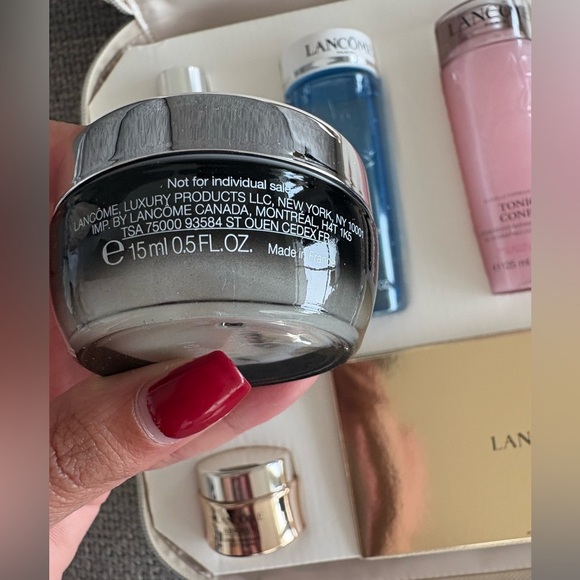 LANCOME Luxury Gift Set – Full & Travel Sizes + Large-rose Embossed Pouch - Picture 5 of 16